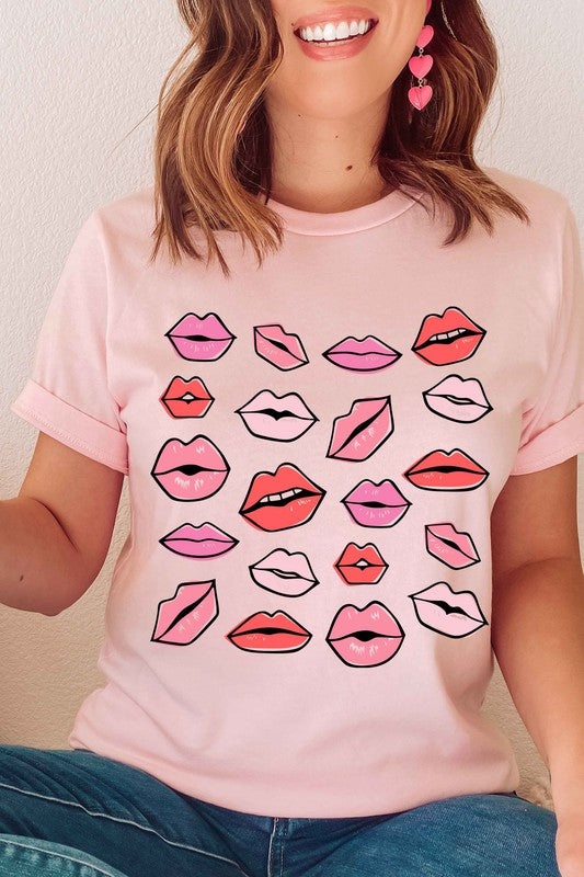 PLUS SIZE - KISSES GRAPHIC TEE